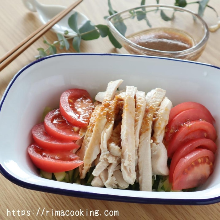 しっとり茹で鶏のニンニク生姜ダレ